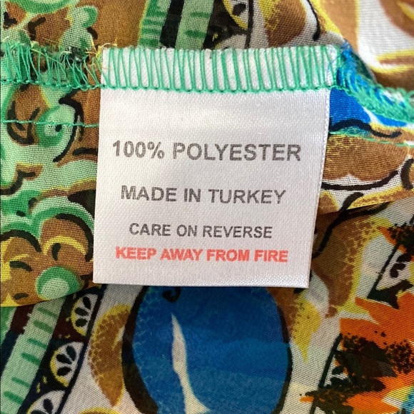 🎉SALE🎉Pink Graphic Blouse with Mandarin Collar - Picture 7 of 9